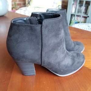 Old Navy faux leathet boots